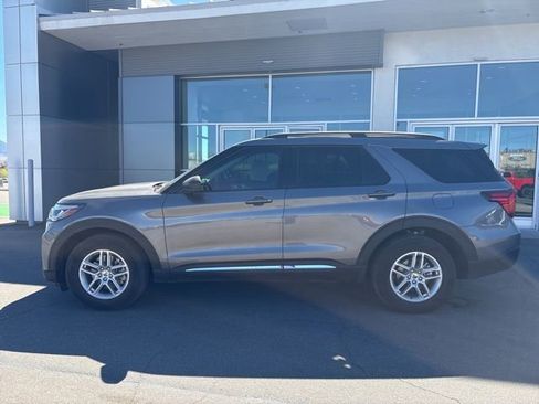 Used 2025 Ford Explorer Active image 2