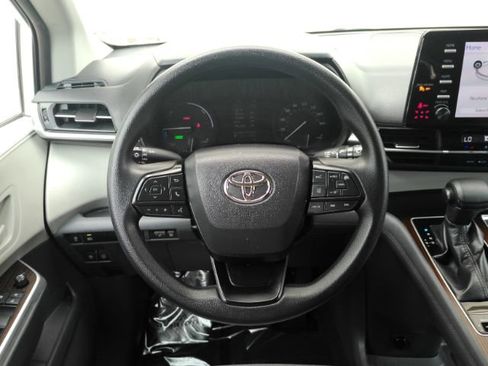 Used 2023 Toyota Sienna LE FWD image 34