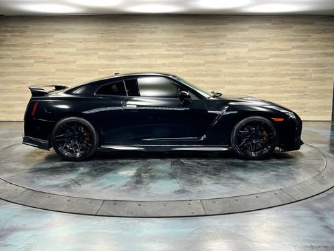 Used 2019 Nissan GT-R Premium w/ Premium Interior Package AWD/4WD image 21
