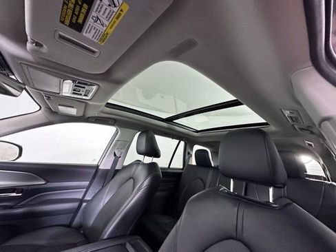 Used 2024 Toyota Grand Highlander AWD image 24