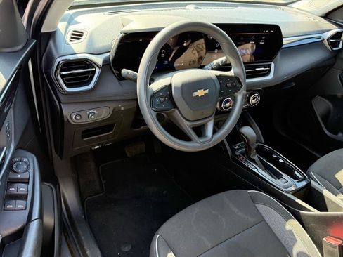 Used 2025 Chevrolet TrailBlazer LT FWD image 8