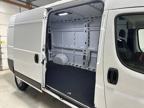 Used 2024 RAM ProMaster 2500 w/ Convenience Group FWD image 11