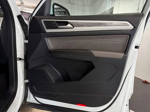 Used 2022 Volkswagen Atlas Cross Sport SE image 26