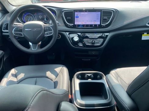 New 2026 Chrysler Pacifica Select image 36