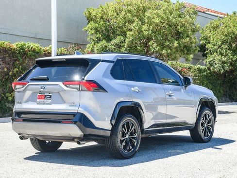 Used 2022 Toyota RAV4 SE AWD/4WD image 9