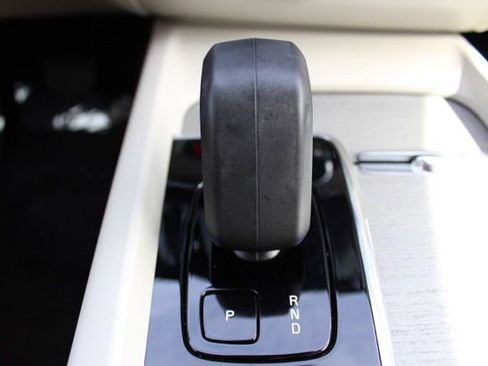 Certified 2023 Volvo XC60 B5 Plus AWD/4WD image 38