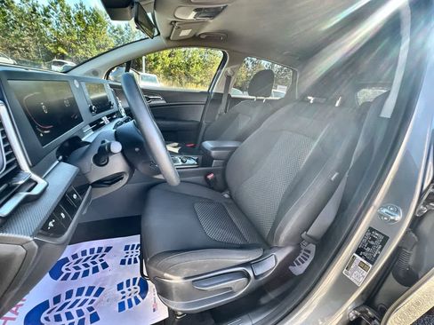 Used 2024 Kia Sportage LX image 17