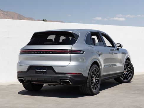 Certified 2025 Porsche Cayenne AWD/4WD image 7