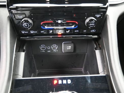 Used 2024 Jeep Grand Cherokee Laredo image 20