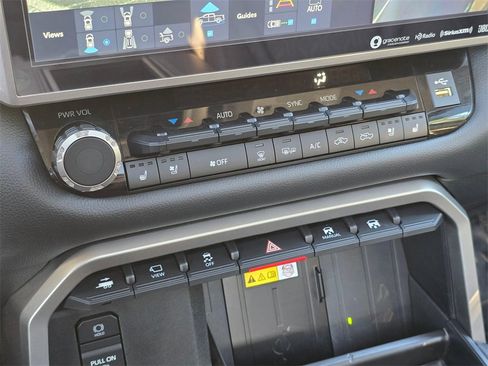 Used 2023 Toyota Tundra Limited image 32