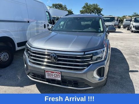 Used 2024 Volkswagen Atlas SE AWD/4WD image 3