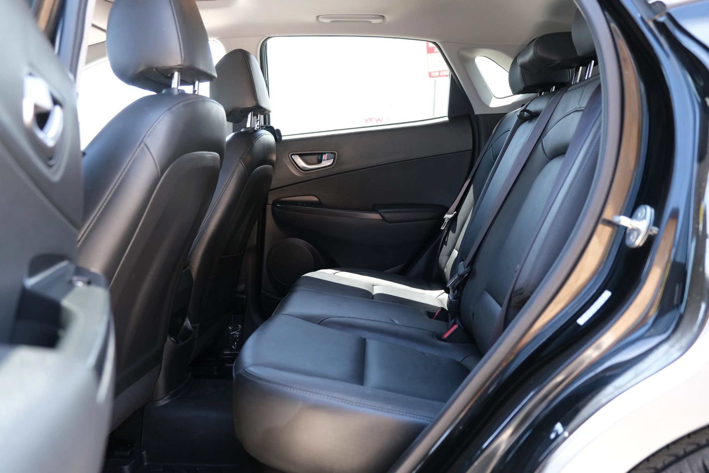 Used 2022 Hyundai Kona Limited FWD image 12