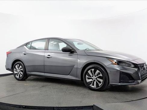 Used 2024 Nissan Altima 2.5 S FWD image 11