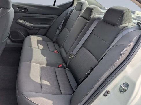 Used 2025 Nissan Altima 2.5 SV image 17