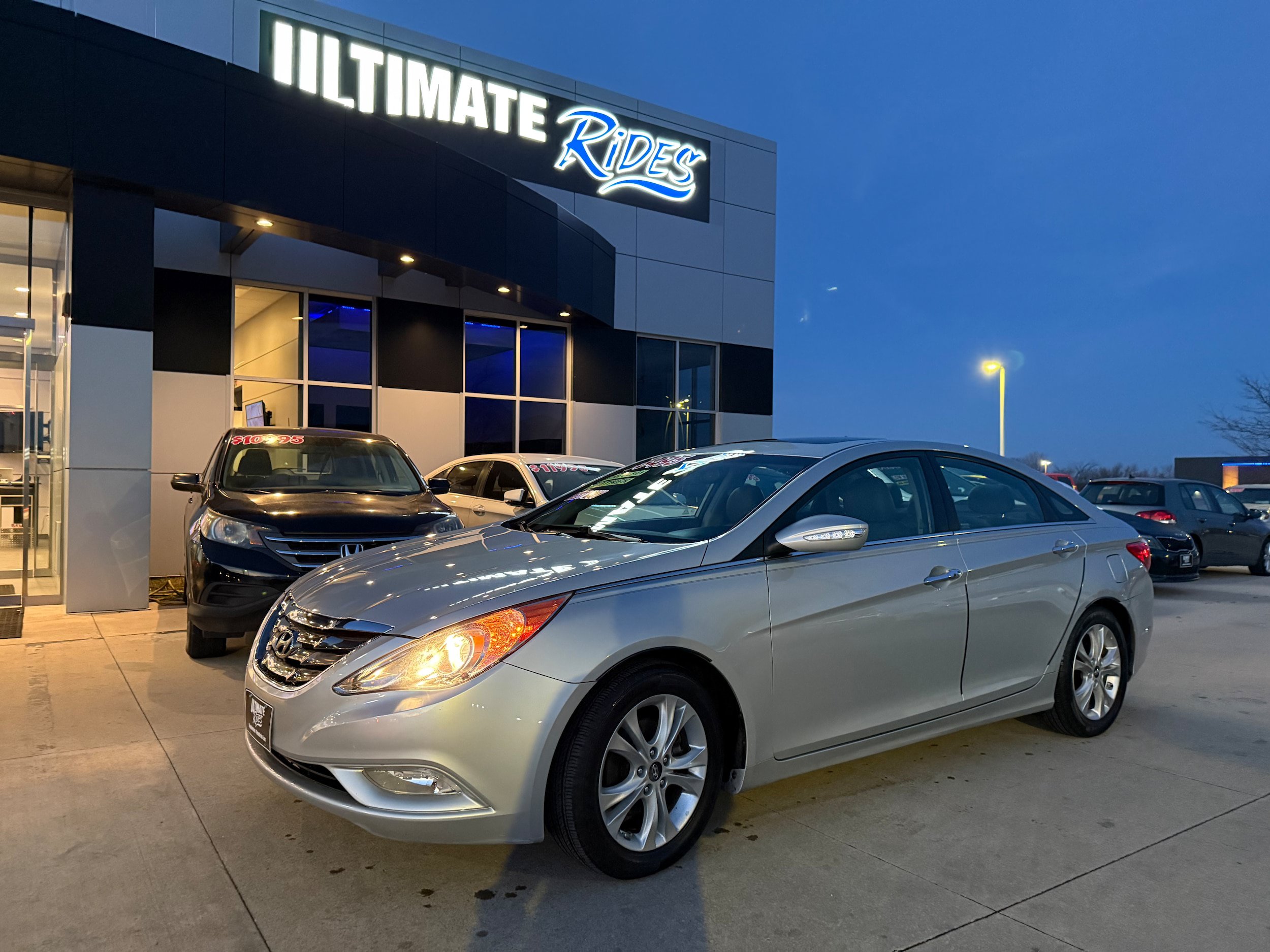 Used 2011 Hyundai Sonata Limited FWD image 1