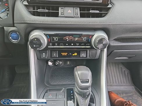 Used 2021 Toyota RAV4 XLE Premium AWD/4WD image 23