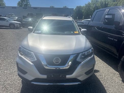 Used 2018 Nissan Rogue SV AWD/4WD image 2