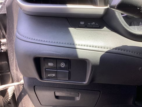Used 2023 Toyota Highlander LE FWD image 29