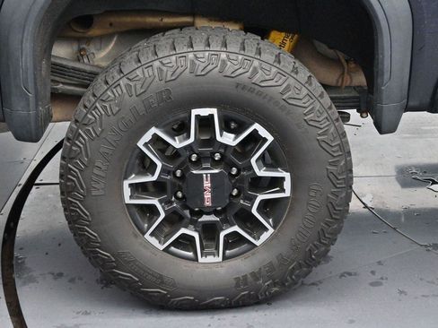 Used 2024 GMC Sierra 2500 AT4X AWD/4WD image 37
