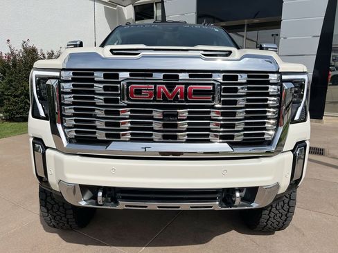 New 2025 GMC Sierra 2500 Denali w/ Denali Reserve Package AWD/4WD image 2