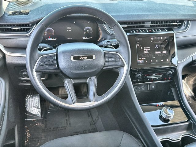 Used 2024 Jeep Grand Cherokee Laredo RWD image 14
