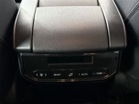 Certified 2025 Toyota Highlander LE FWD image 33
