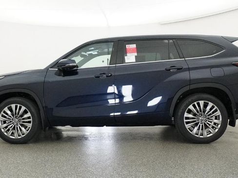 New 2026 Toyota Highlander Platinum AWD/4WD image 11
