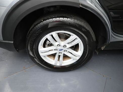 Certified 2024 Ford Explorer XLT RWD image 24