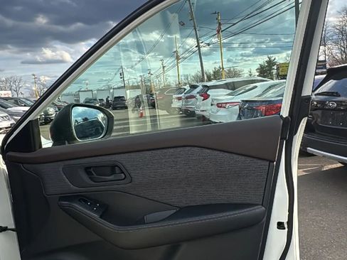 Used 2021 Nissan Rogue S image 19