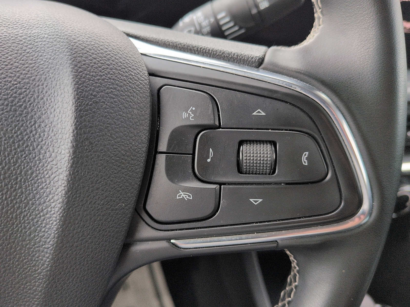 Used 2025 Buick Encore GX Preferred FWD image 17
