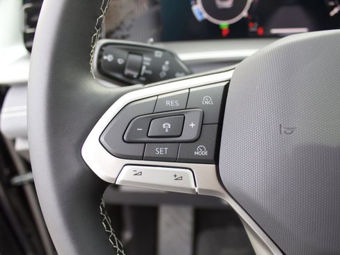 New 2026 Volkswagen Tiguan SE AWD/4WD image 17