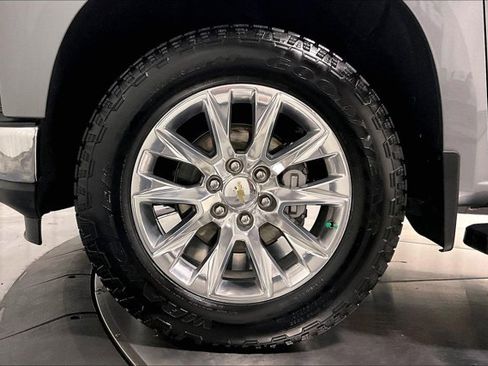 Used 2021 Chevrolet Silverado 1500 LTZ w/ Z71 Off-Road Package AWD/4WD image 9