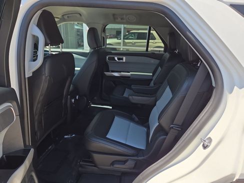 Used 2023 Ford Explorer XLT w/ Equipment Group 202A AWD/4WD image 17
