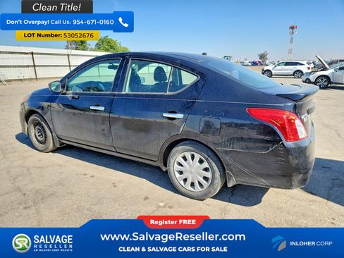 Used 2015 Nissan Versa SV FWD image 3