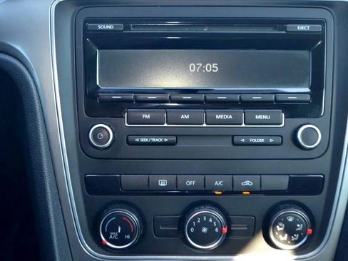 Used 2013 Volkswagen Passat 2.5 S image 37