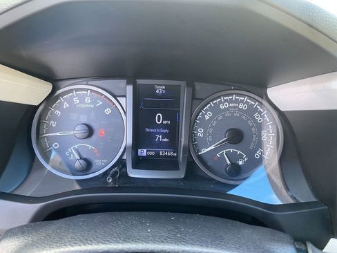 Used 2017 Toyota Tacoma TRD Off-Road image 18