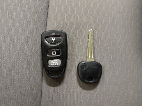 Used 2019 Hyundai Elantra SE image 32