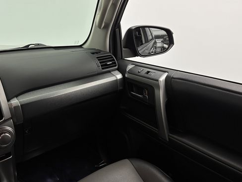 Used 2018 Toyota 4Runner SR5 Premium image 29