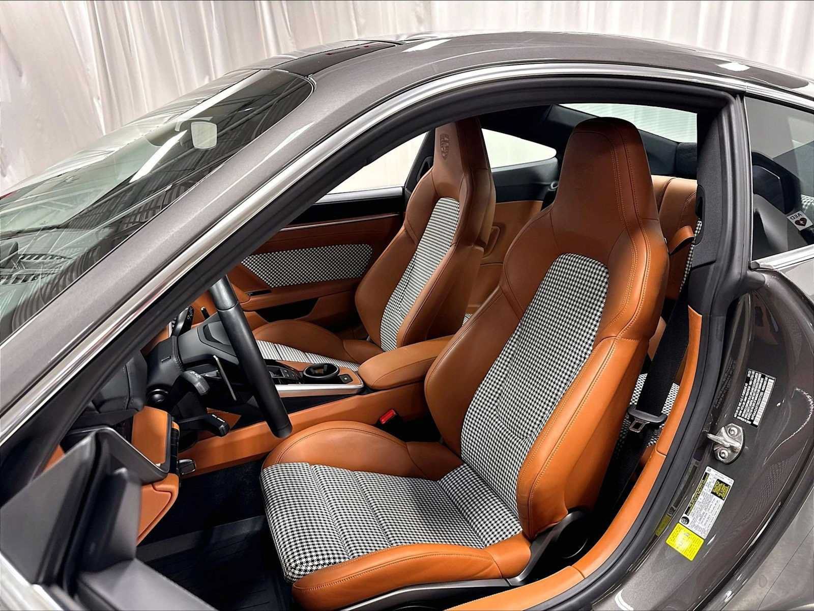 Used 2024 Porsche 911 Carrera 4 AWD/4WD image 7
