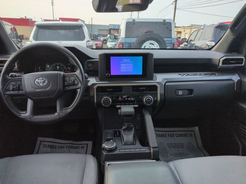 Used 2025 Toyota Tacoma SR5 AWD/4WD image 12