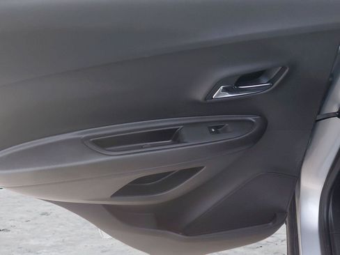 Used 2019 Chevrolet Trax LT w/ LT Convenience Package FWD image 35