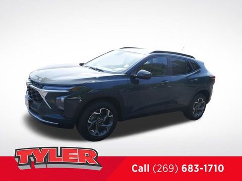 New 2025 Chevrolet Trax LT w/ Driver Confidence Package image 3