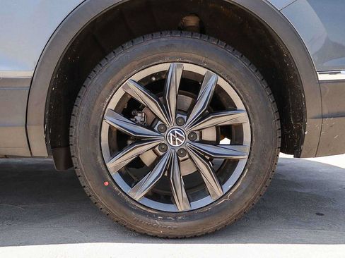 Certified 2022 Volkswagen Tiguan SE FWD image 10