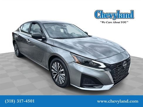 Used 2024 Nissan Altima 2.5 SV FWD image 1