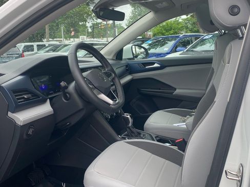 Certified 2024 Volkswagen Taos SE FWD image 13