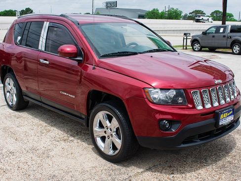 Used 2014 Jeep Compass Latitude FWD image 8