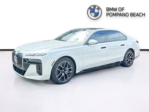 Used 2023 BMW 760i xDrive image 3