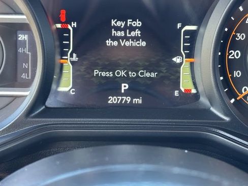 Used 2025 Jeep Wrangler Unlimited Rubicon AWD/4WD image 32