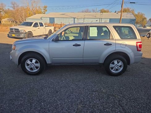 Used 2010 Ford Escape XLS image 2