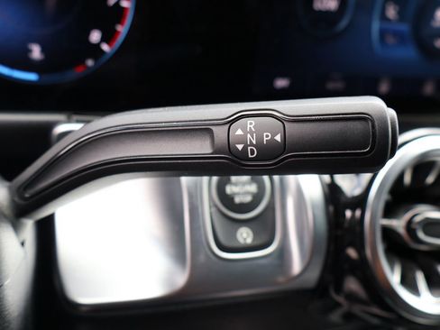 Used 2023 Mercedes-Benz GLB 250 image 44